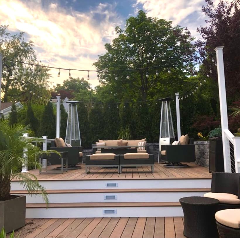 Outdoor Living & Deck